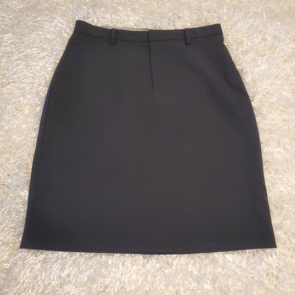 GAP Dresses & Skirts - GAP Stretch Black Skirt, Size 1